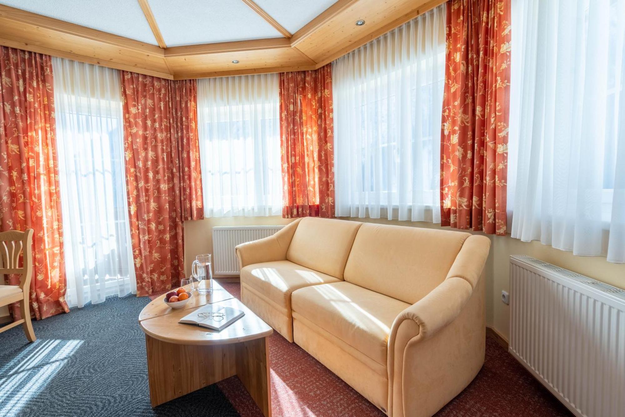 Alpin Panoramahotel Laerchenhof Heiligenblut Dış mekan fotoğraf
