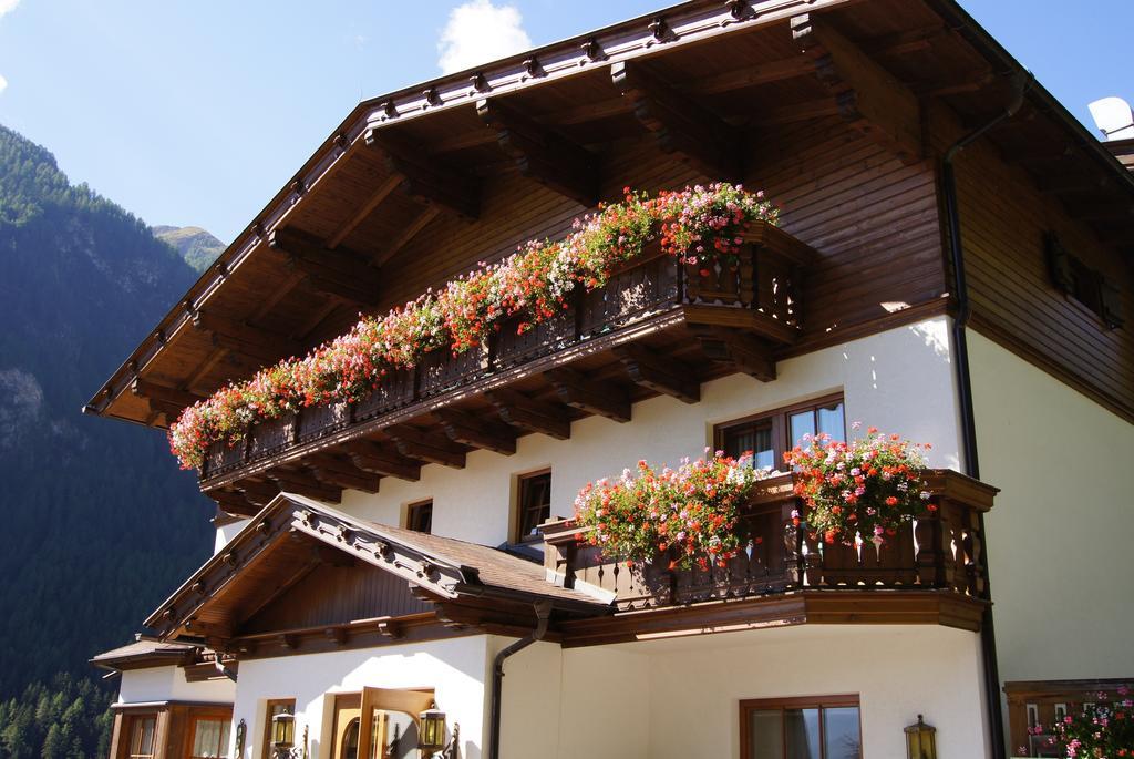 Alpin Panoramahotel Laerchenhof Heiligenblut Dış mekan fotoğraf